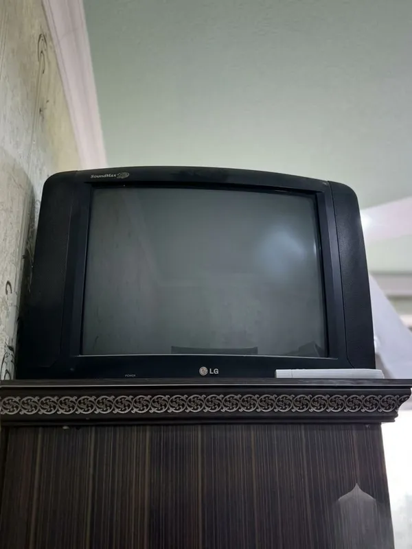 Televizor sotiladi Televizor sotiladi