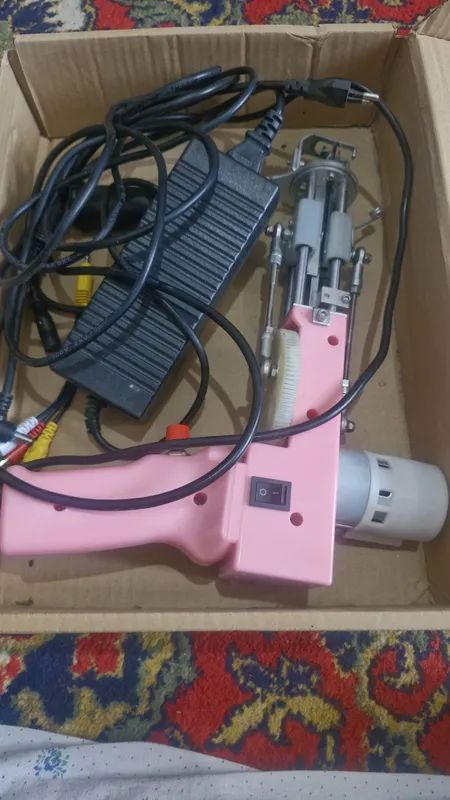 Тафтинговый пистолет для создания ковров (Tufting Gun)