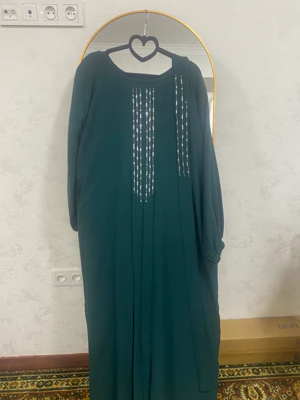 Yashil uzun Dubai ko’ylagi