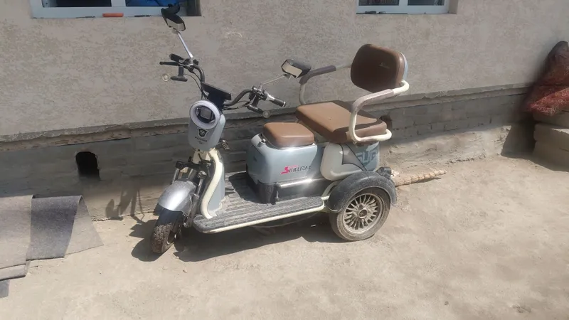 Moto skuter sotaman xolati yaxshi akumlyatori 50 km yuribberadi Moto skuter sotaman xolati yaxshi akumlyatori 50 km yuribberadi