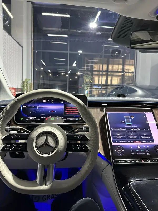 Mercedes-Benz EQE 500 4MATIC 8 Mercedes-Benz EQE 500 4MATIC 8