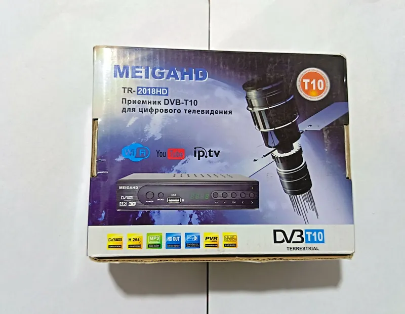 Televizor uchun tunir va antenasi bilan Televizor uchun tunir va antenasi bilan