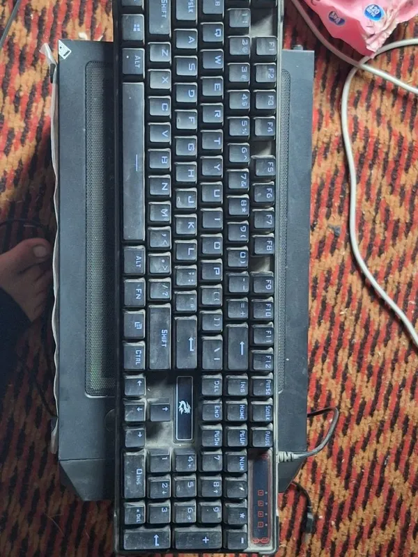 kuchli kampyuter kesi va klavyaturasi sichqonchasi ddr 5