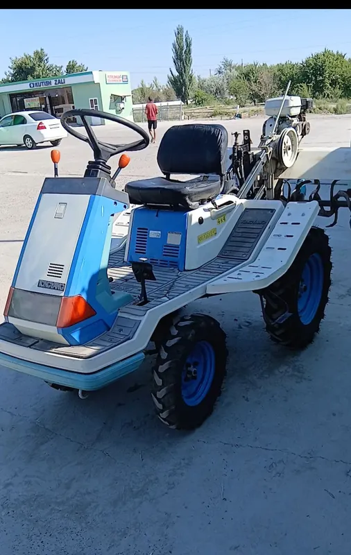 Мини трактор 4х4 1
