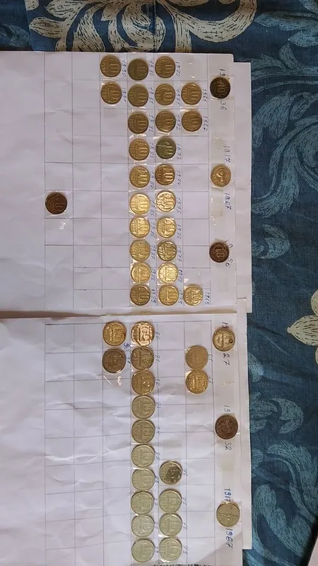 Продам не полную коллекцию монет значков и рублей разных видов и годов — фото 2