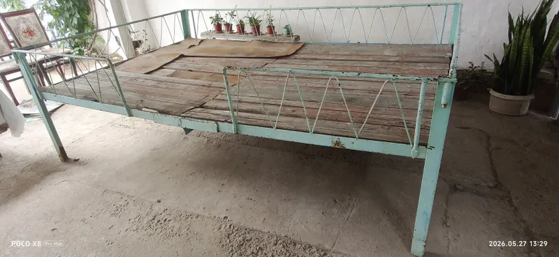 So'ri, tapchan, karovat. Су́ри, тапчан, кароват