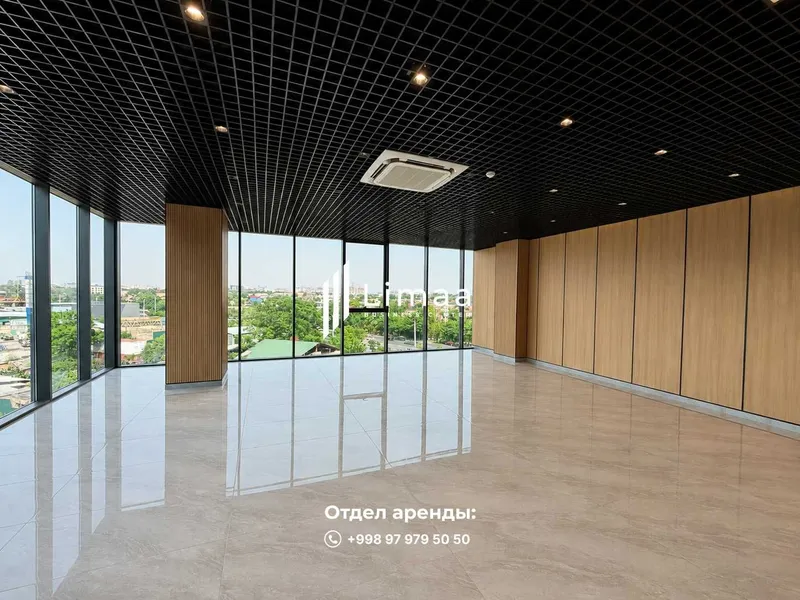 Просторный угловой офис 350 м² в бизнес-центре Limaa