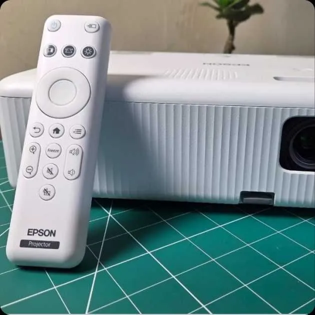 Epson Проектор со склада имеется бесплатная доставка по городу — фото 1