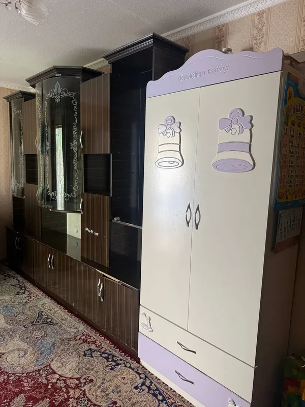 Продаются магазин с галстуками и стенка 5 Продаются магазин с галстуками и стенка 5