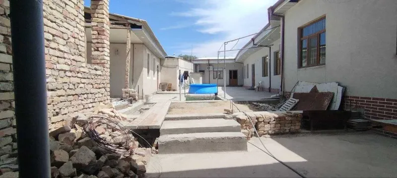 гпродается дом в центре города Бухары.