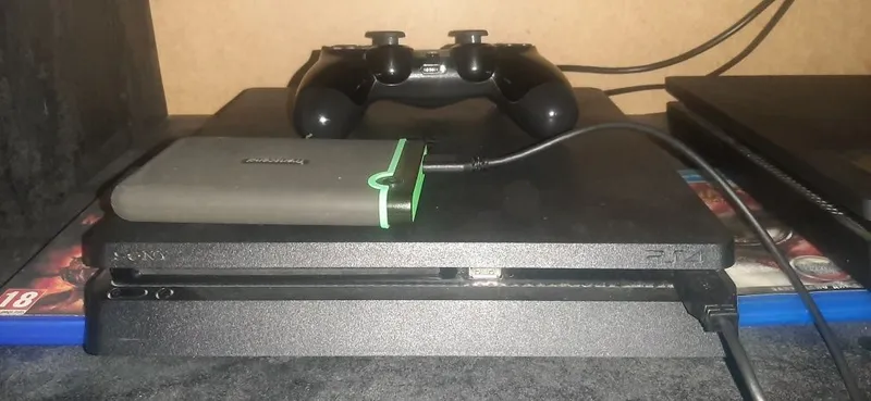 Продаю Ps4 слим Продаю Ps4 слим