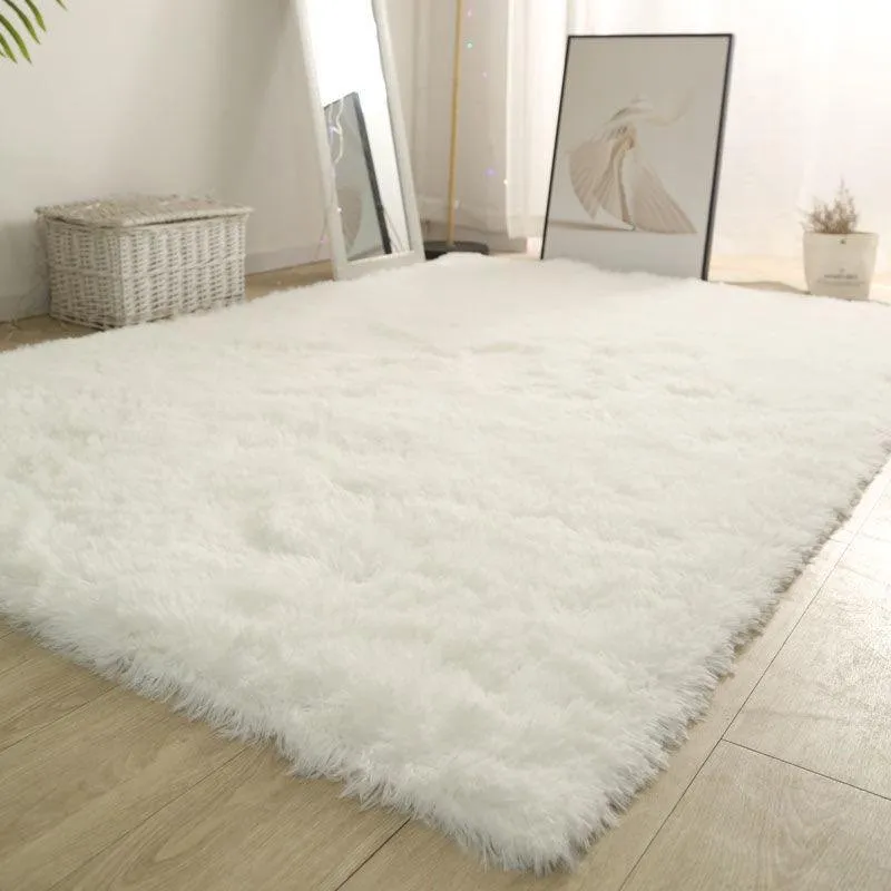 Ajoyib holatdagi yumshoq gilam 200x260