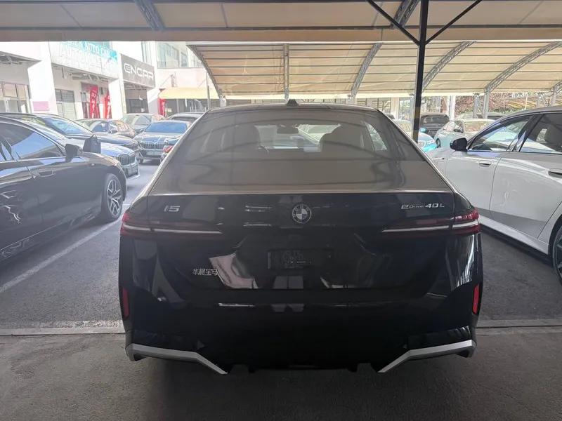 BMW i5 40L M Paket 2025 yil 3 BMW i5 40L M Paket 2025 yil 3