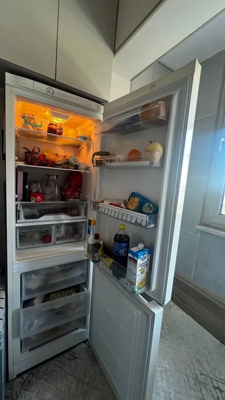 Indesit xolodilnik  xolati yangi 2