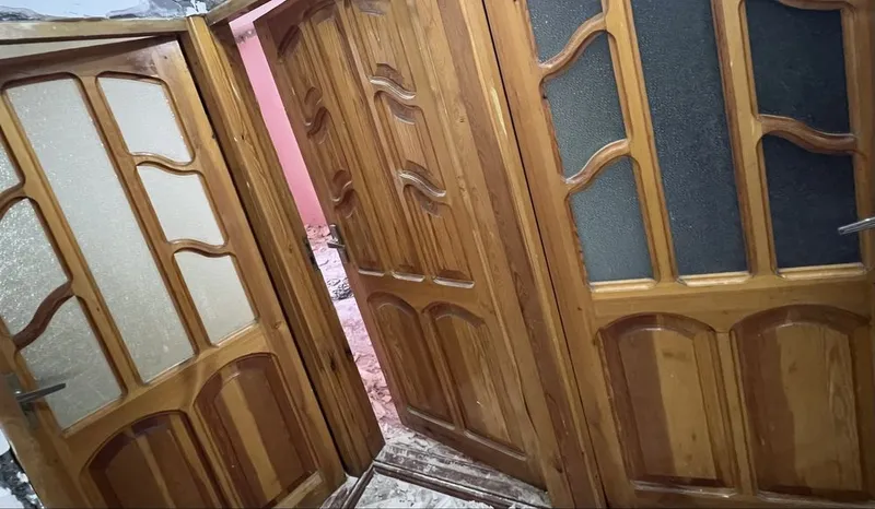 Yogoch eshik derazalar sotiladi b/u xolati yaxshi 2