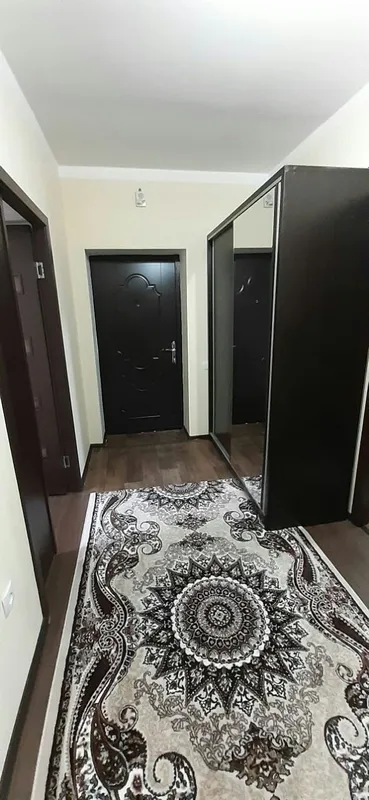 6-mikrorayon Sport kollejni orqa tomoni. 3 xona 85 kv. 5-etaj.