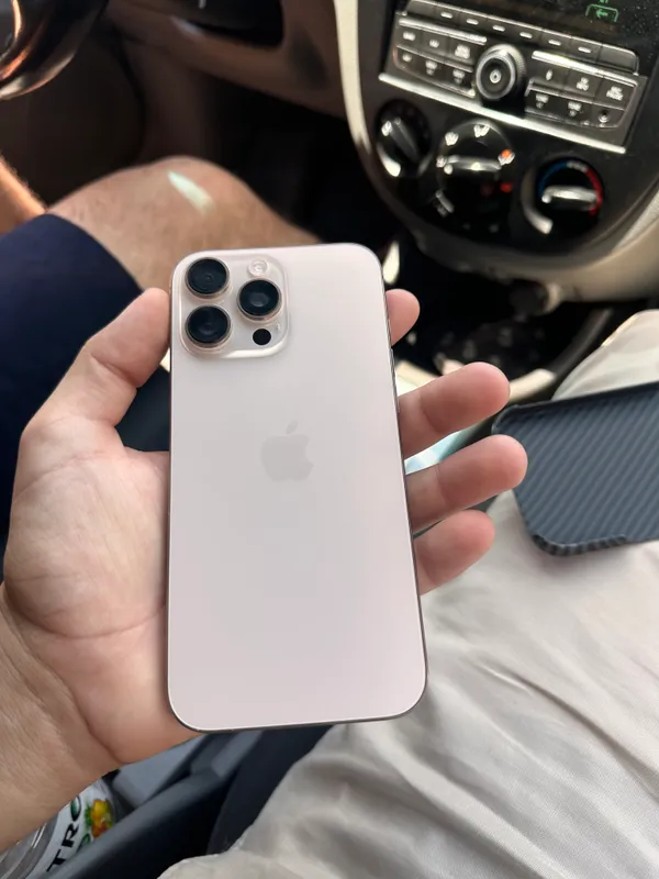 Срочно продаётся 16 PRO MAX 4