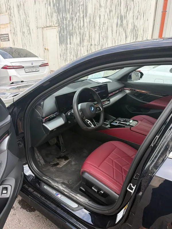 bmw i5 35L 2025 — фото 2