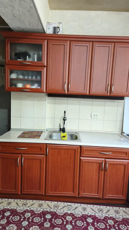 oshxona garnituri sotaman. kengligi 2.30. gaz plita va rakovina 2