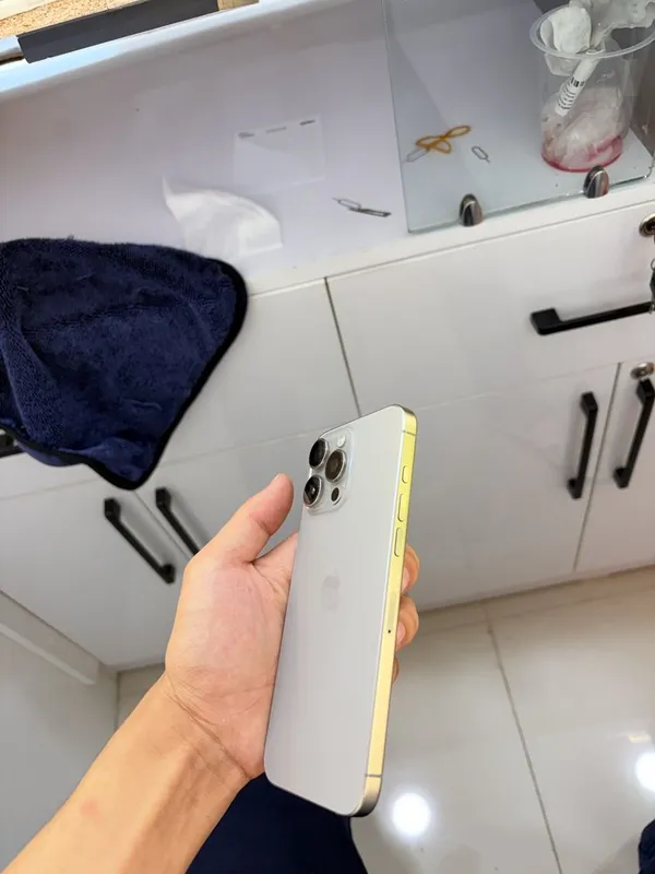 Iphone 16 Pro Max — фото 2