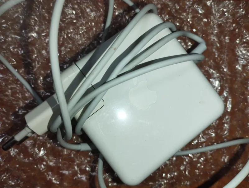 Assalom alekum Zaryadka Sotiladi Apple Makkbook Uchun — фото 3