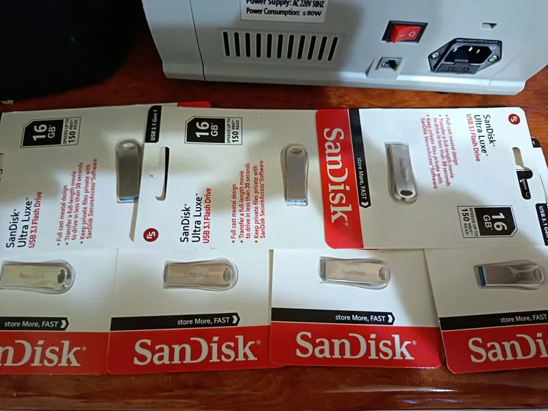 SanDisk Ultra Luxe 16Гб новые 1 SanDisk Ultra Luxe 16Гб новые 1