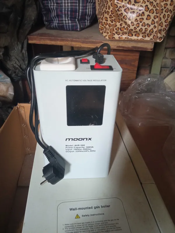 автоматический стабилизатор напряжения Moonx AVR-500 для дома