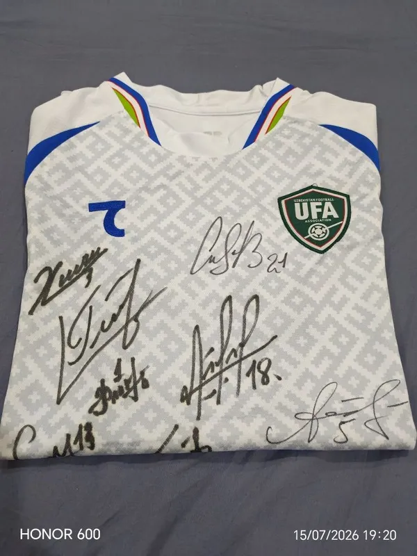 Futbolka, jeyser 3 Futbolka, jeyser 3