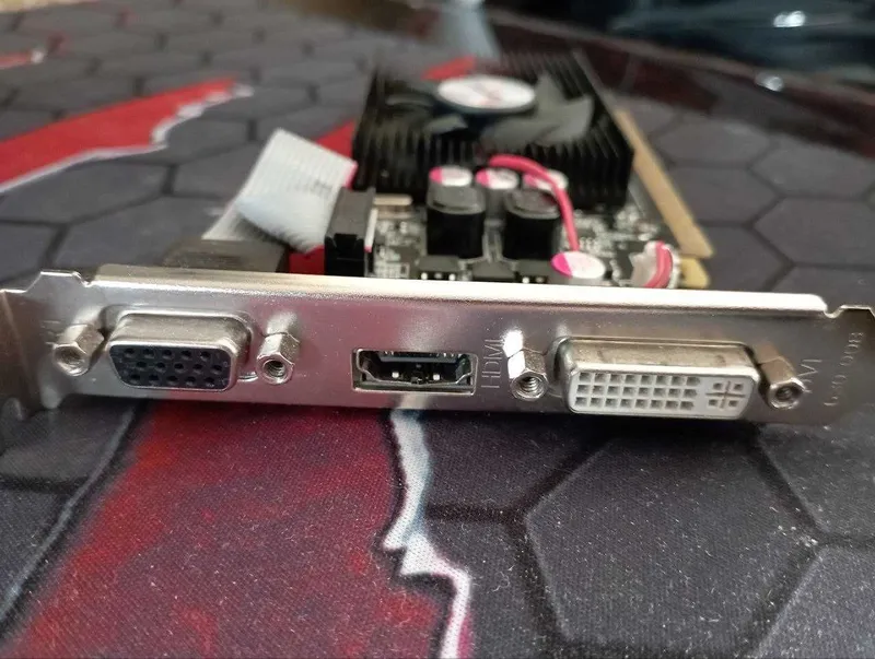 Видеокарта GT210 1