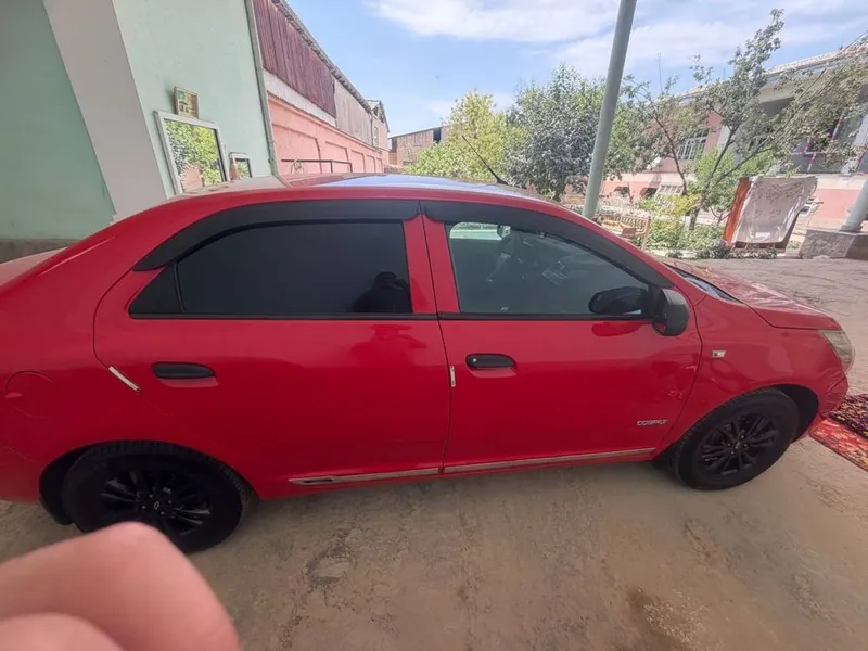 Cobalt 1-pozitsiya sotiladi 2013yil,5800$ ga.Telefon qisela kelishamiz 1