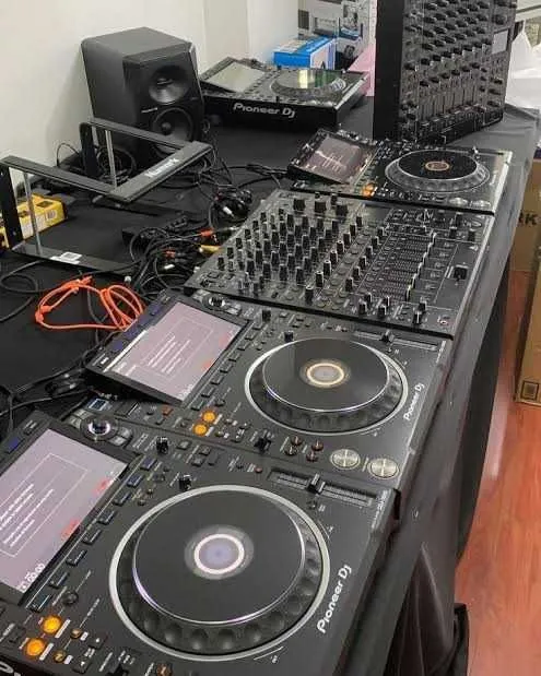Продается Pioneer DJ 3