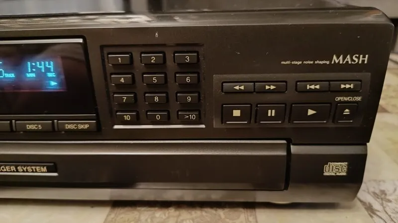 СД проигрыватель Technics SL-PD6 4 СД проигрыватель Technics SL-PD6 4