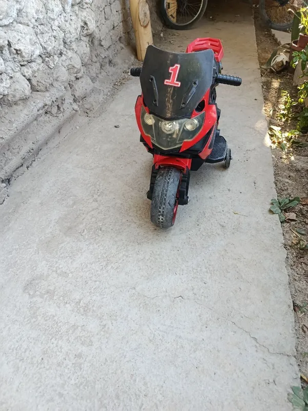 Mototsikl bolalar uchun 3 yoshdan 5 yoshgacha zaryadniklari bor 3 Mototsikl bolalar uchun 3 yoshdan 5 yoshgacha zaryadniklari bor 3
