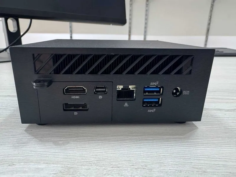 Asus Mini PC PN63-S1 Core i7-11370H, 16 GB operativ xotira, 512 GB SSD 4 Asus Mini PC PN63-S1 Core i7-11370H, 16 GB operativ xotira, 512 GB SSD 4