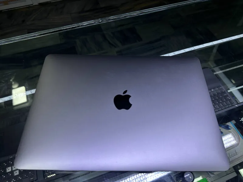 MacBook Pro (2020) 4 MacBook Pro (2020) 4