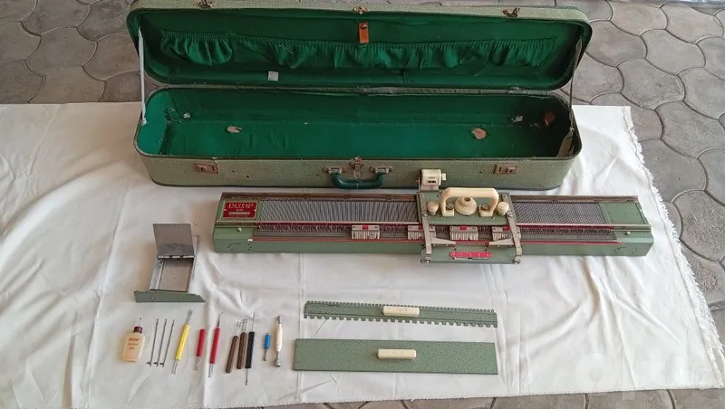 Продаётся антикварная вязальная машина PASSAP M 201, произведённая в 1953 году 2 Продаётся антикварная вязальная машина PASSAP M 201, произведённая в 1953 году 2