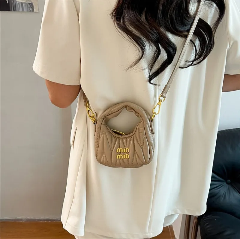 Микросумка Miu Miu Wander Matelassé — фото 2