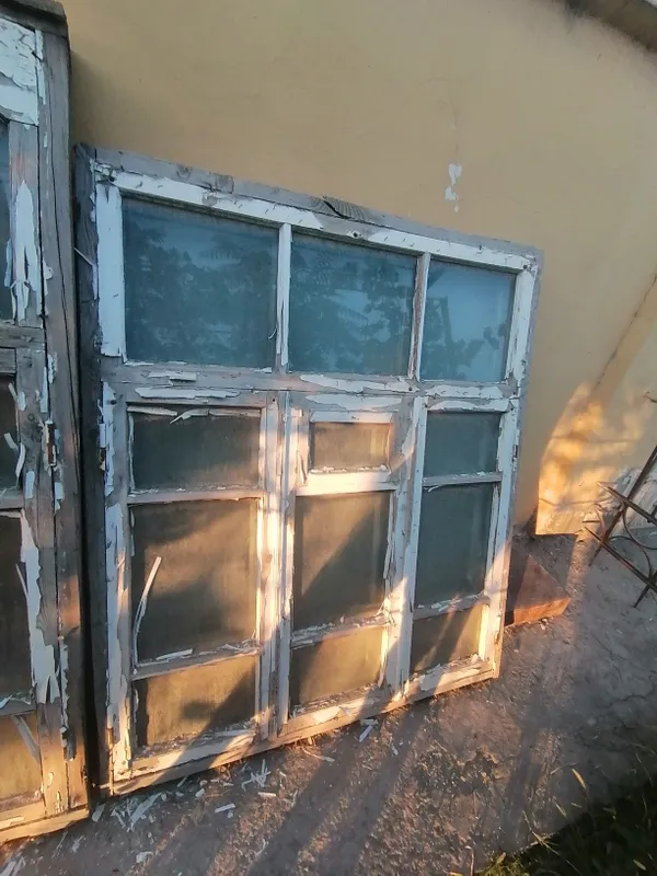 Eski taxta eshik va oynalar bor 4 Eski taxta eshik va oynalar bor 4