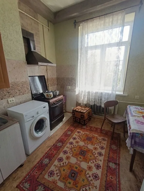 Сдаётся 2 ком квартира срочно 3