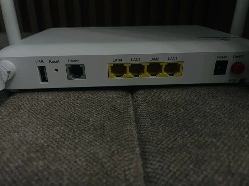 ZTE WIFI 6 Gpon terminal model zxhn f6600p — фото 1