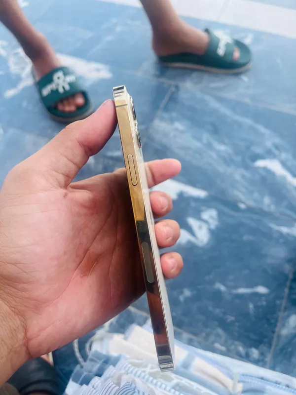Iphone 12 pro max 2