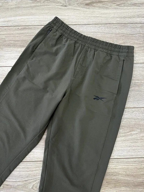 Фирменные Штаны Reebok, пр -во: CAMBODGE. Р-р - М