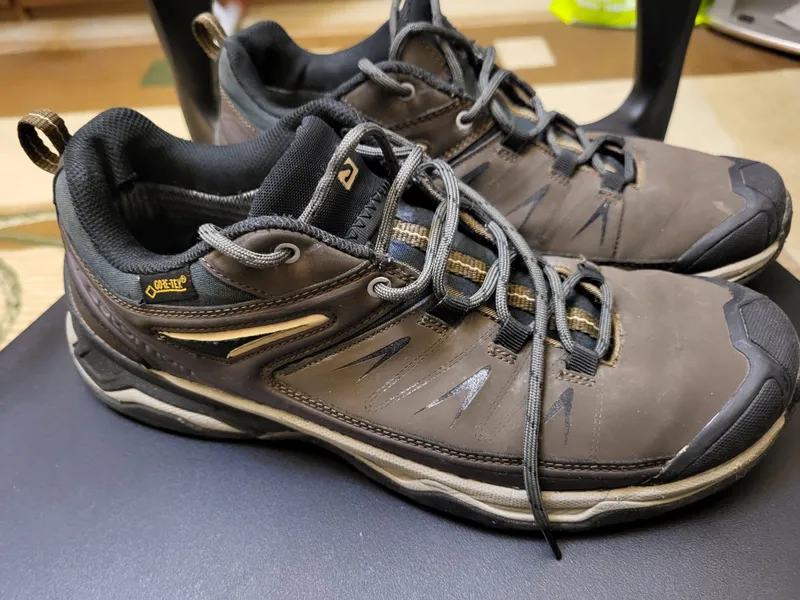 Продаю ботинки salomon 2 Продаю ботинки salomon 2