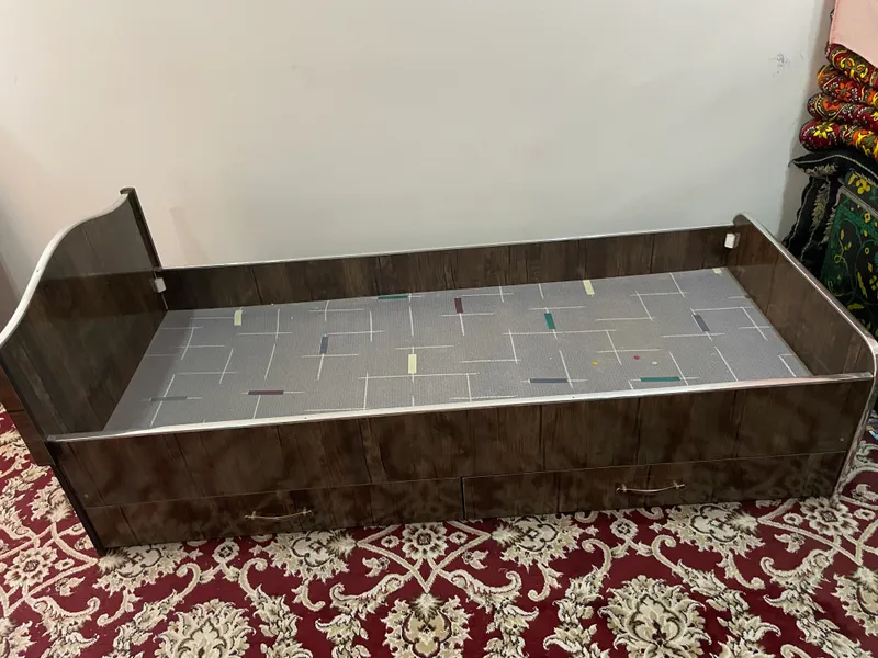 Boyi 180 eni 85 2 ta kotta gʻaladoni bor 600 min
