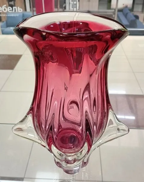 Pushti tusdagi vintaj vaza, dizayner Йозеф Господка Josef, 1970-yil 6 Pushti tusdagi vintaj vaza, dizayner Йозеф Господка Josef, 1970-yil 6
