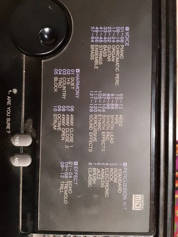 Yamaha psr 1700 sotiladi