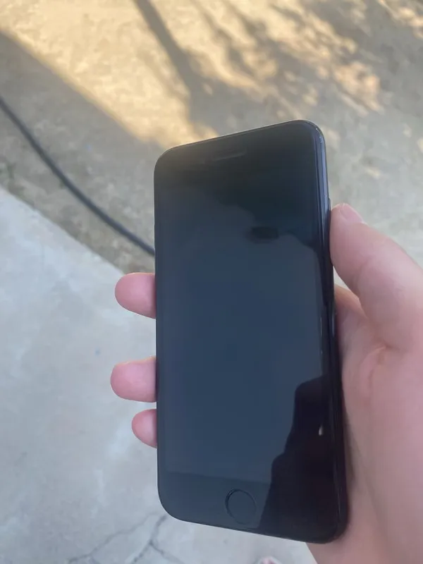 Iphone7 sotiladi Iphone7 sotiladi