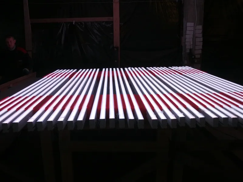 RGB mediafasad uchun LED trubkalarini SHOSHILINCH SOTAMAN 3