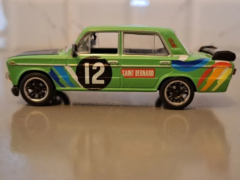 Коллекционная модель ВАЗ 2103 спорт, масштаб 1:43 — фото 3
