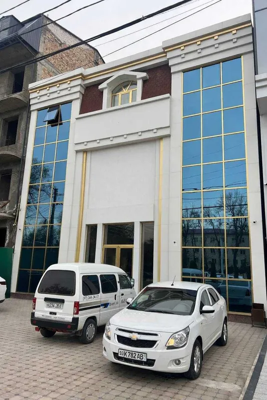 Сдается здание в аренду, первая линия, под офис, клиника